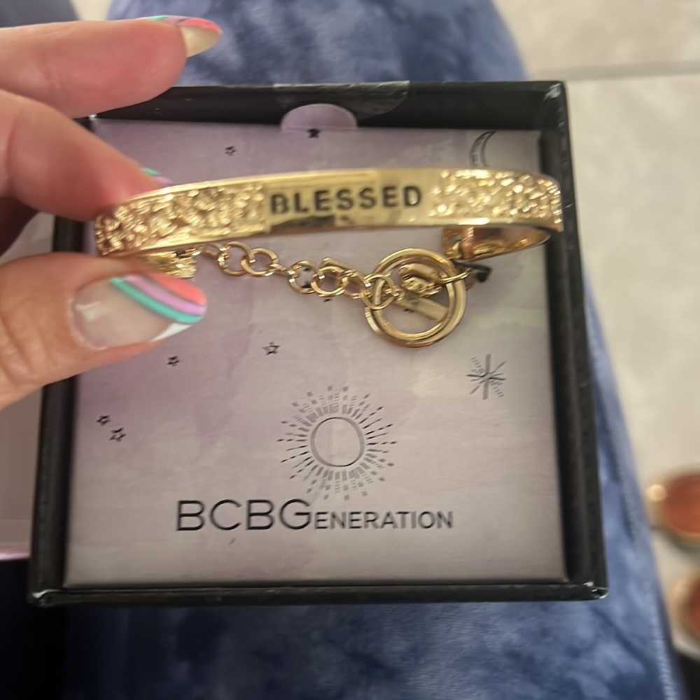BCBG bangle bracelet in gold “blessed”